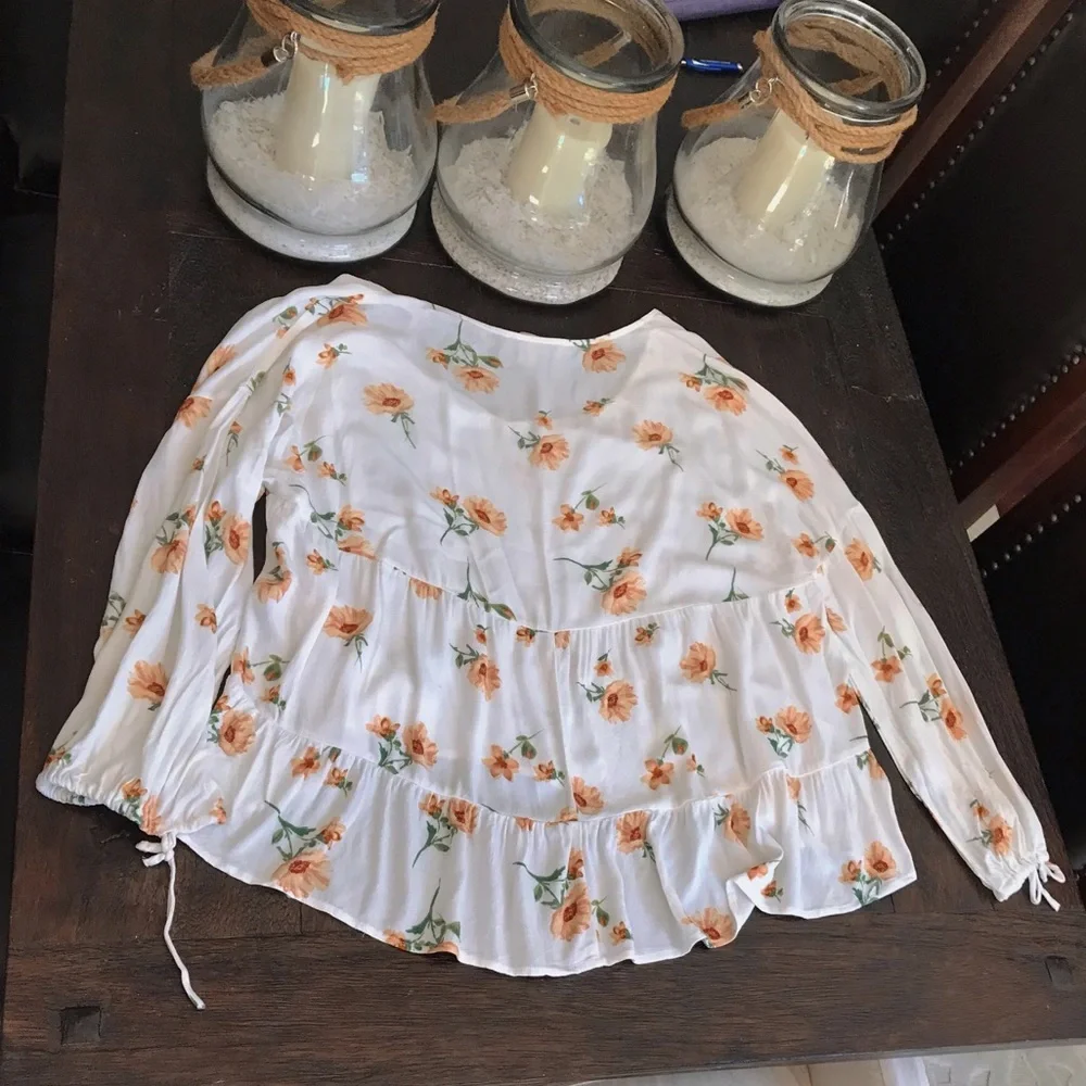 STUNNING FOREVER 21 FLORAL TOP🌻 - Picture 2 of 9